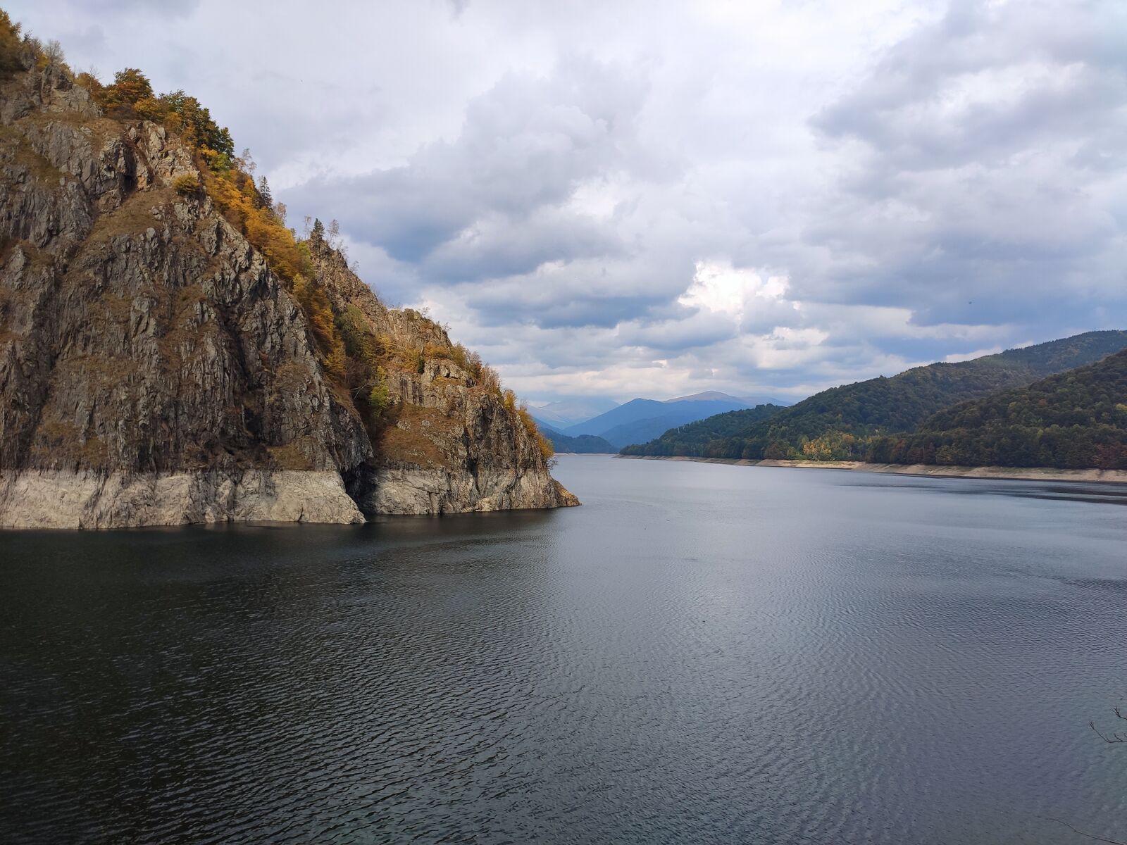 Xiaomi Mi 9T sample photo. Lake, mountain, nature photography