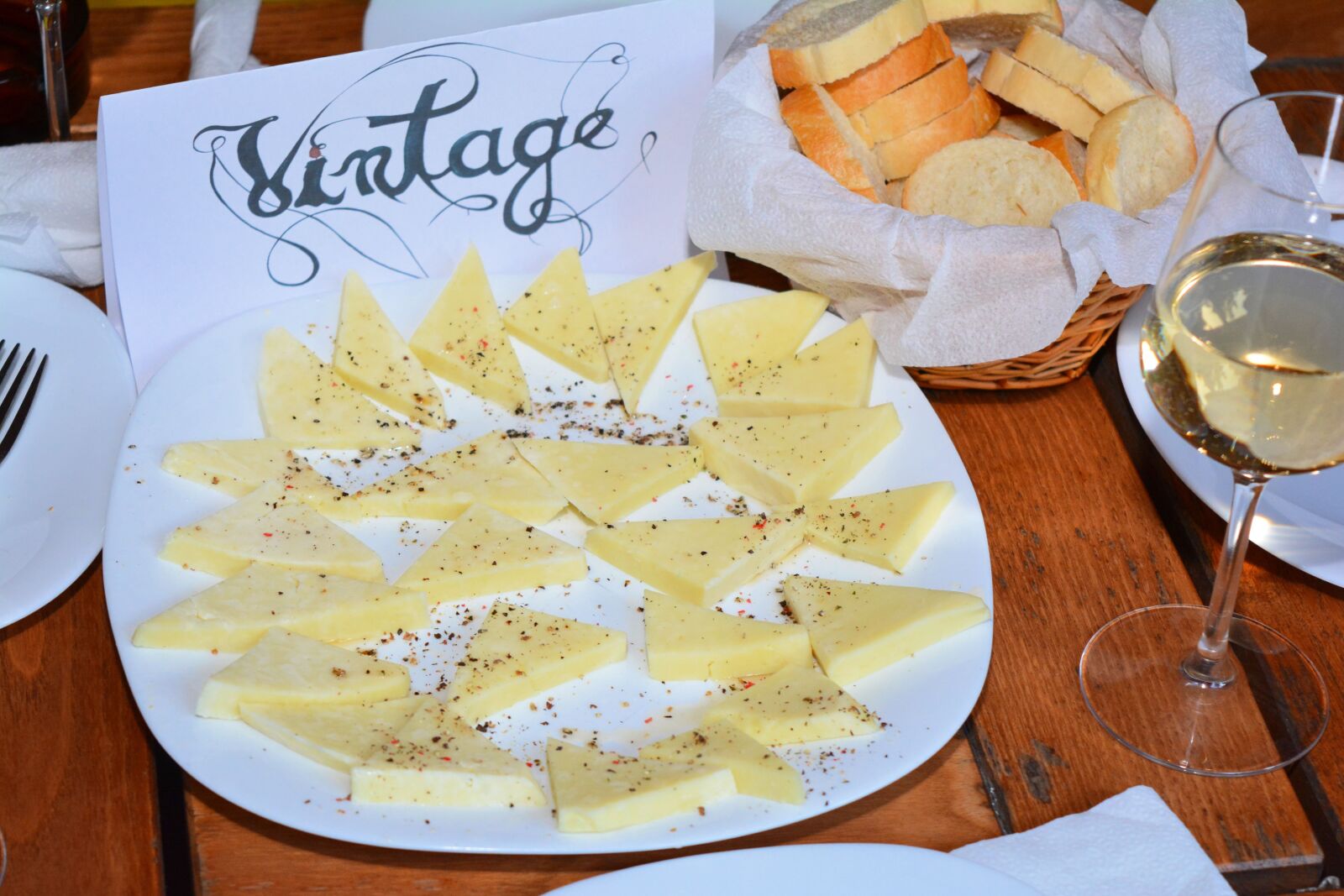 Nikon D5200 sample photo. Vintage, restaurant, cheese photography