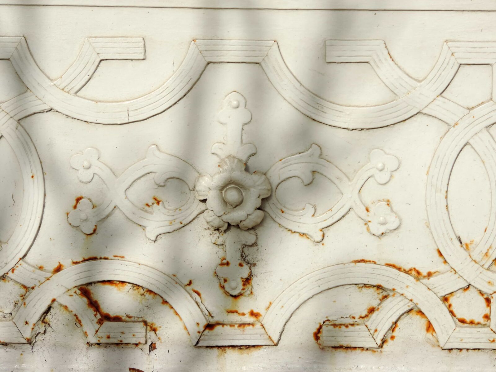 Nikon Coolpix P520 sample photo. Arabesque, art, cast iron photography