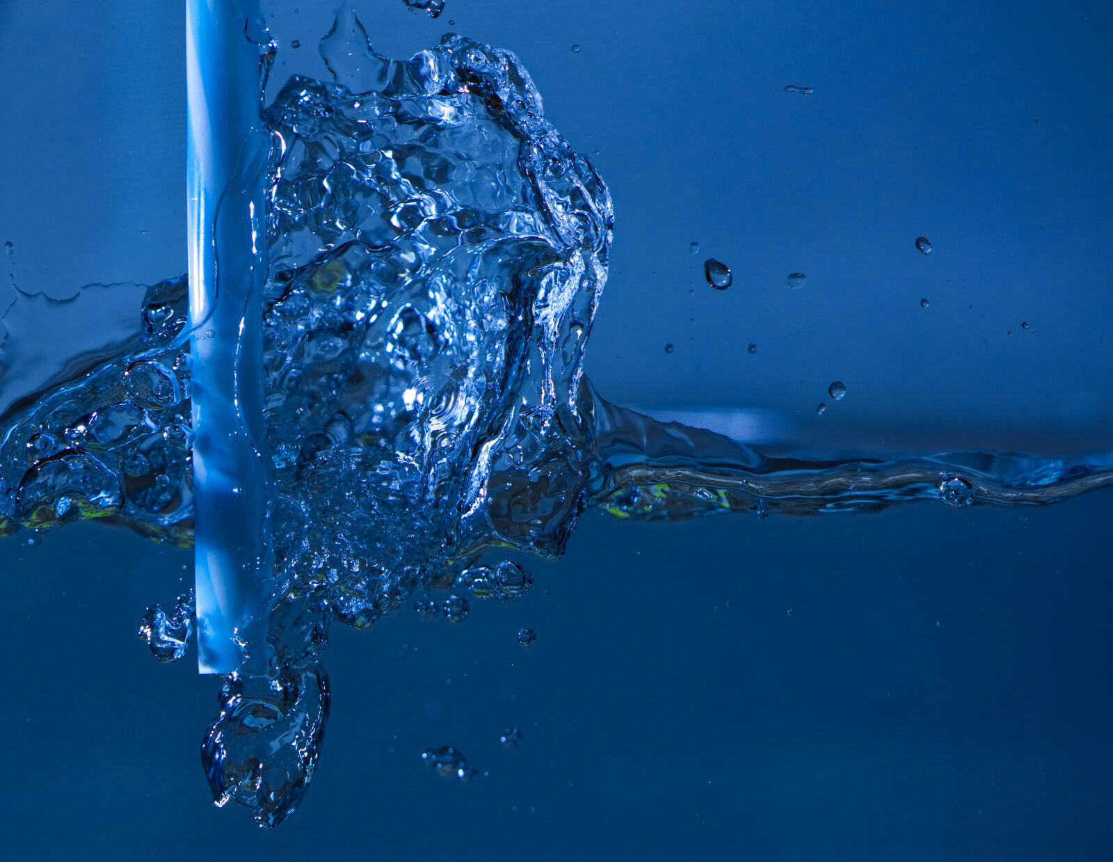 Nikon D7200 sample photo. Drinking straw, water surface photography