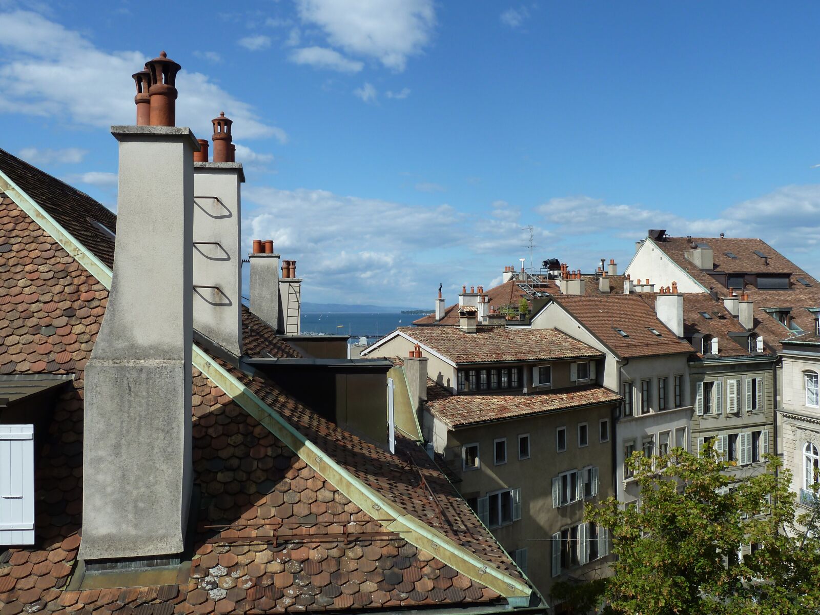 Panasonic Lumix DMC-ZS7 (Lumix DMC-TZ10) sample photo. Roofs, old town, geneva photography