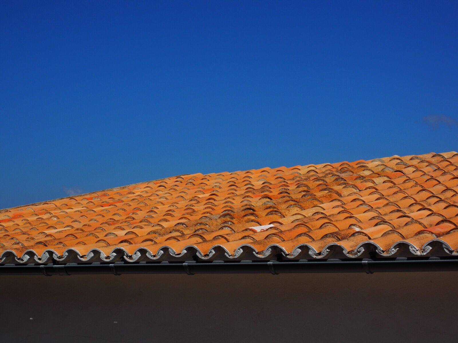 Olympus OM-D E-M1 + Olympus M.Zuiko Digital ED 12-40mm F2.8 Pro sample photo. Roof, roofing, flat roof photography