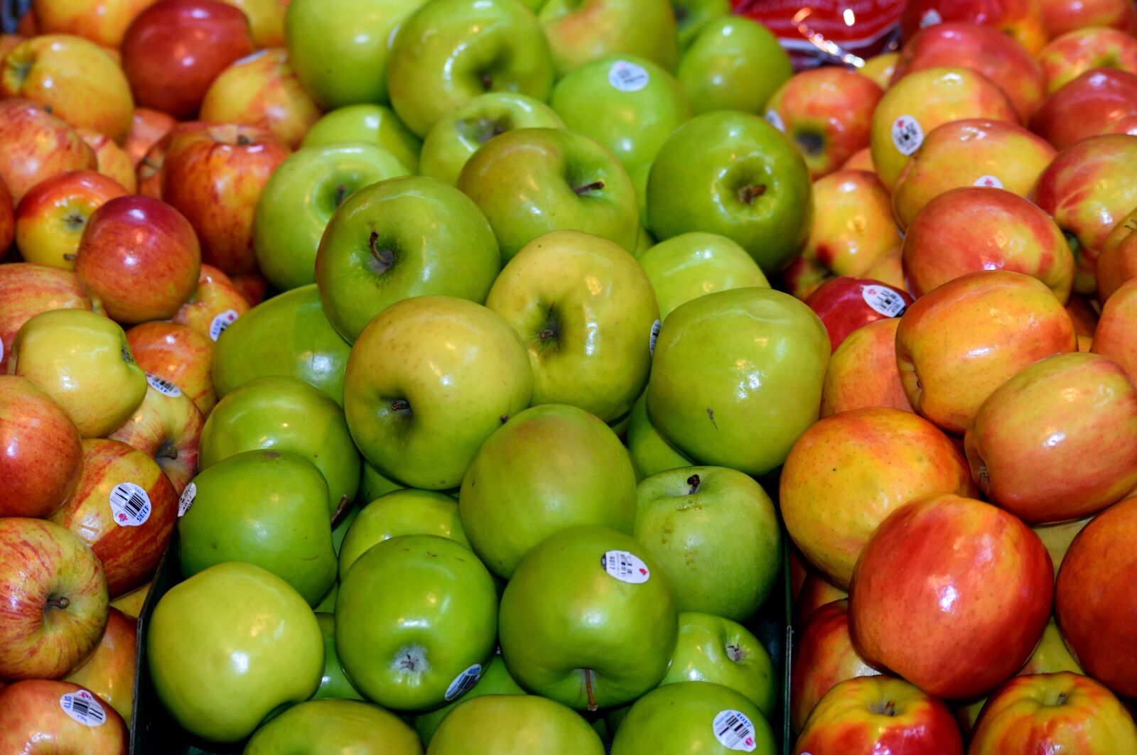 Nikon D3300 sample photo. Apples, for sale, fruit photography