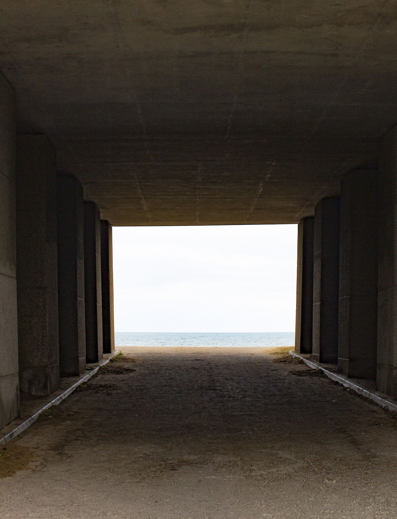 Canon EOS 650D (EOS Rebel T4i / EOS Kiss X6i) sample photo. Tunnel, beach, ocean photography