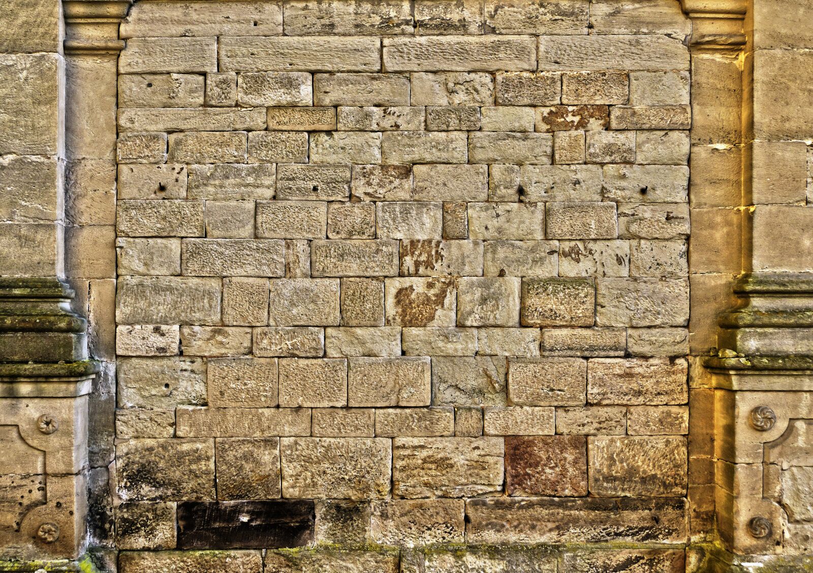 Panasonic Lumix DMC-FZ1000 sample photo. Wall, sandstone wall, facade photography