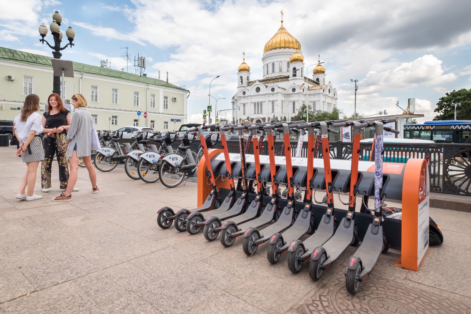 Fujifilm XF 10-24mm F4 R OIS sample photo. Scooter, public, transport photography