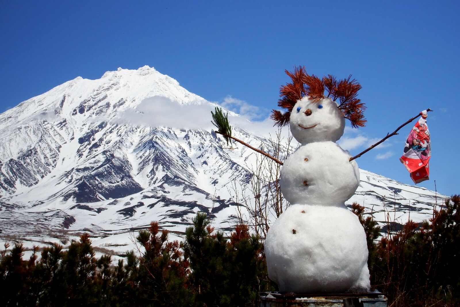 Fujifilm FinePix S1 sample photo. Snowman, volcano, snow photography