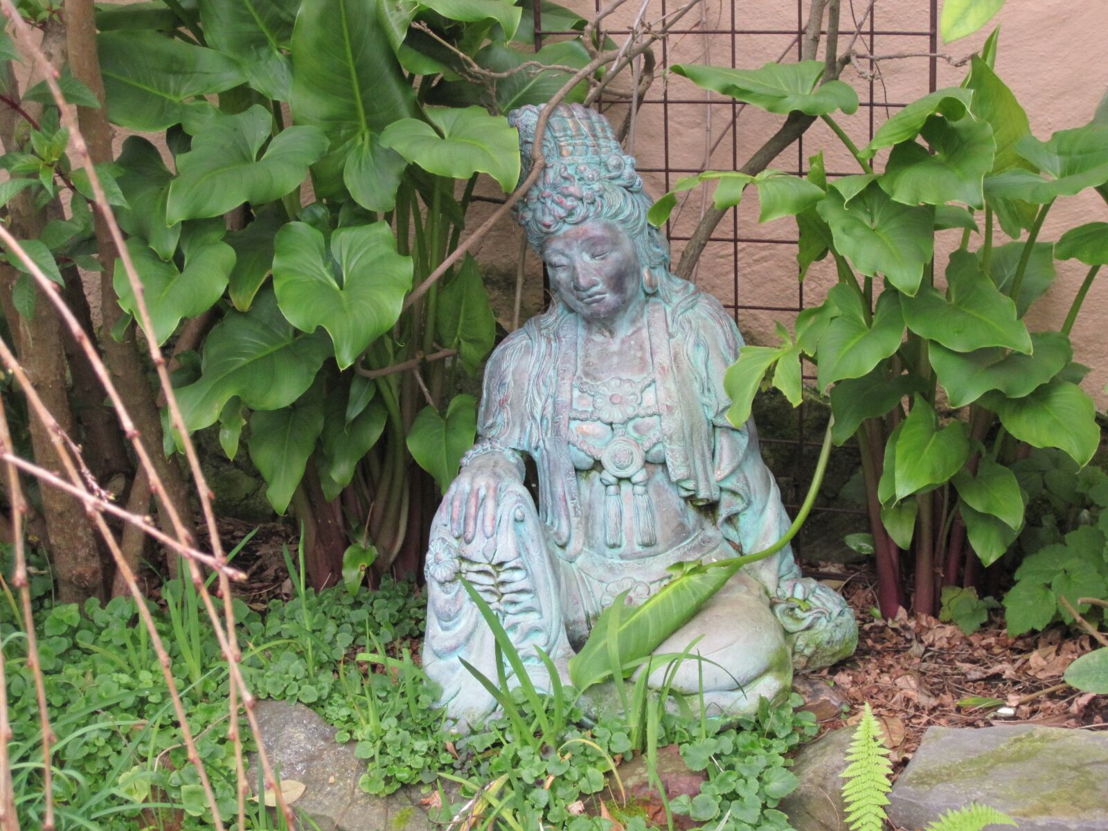 Canon PowerShot SD780 IS (Digital IXUS 100 IS / IXY Digital 210 IS) sample photo. Garden, statue, buddhism photography