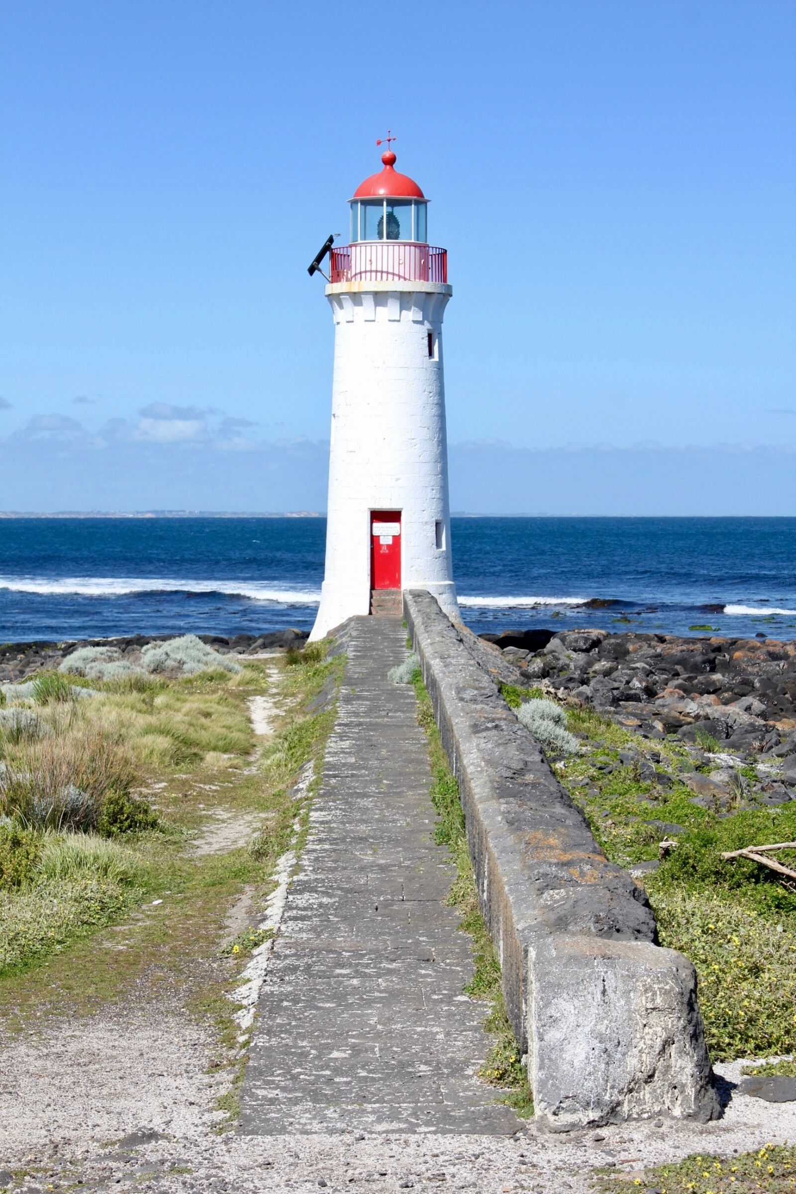 Canon EOS 550D (EOS Rebel T2i / EOS Kiss X4) sample photo. Lighthouse, port fairy, blue photography