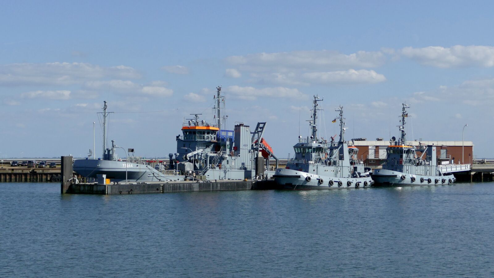 Panasonic Lumix DMC-FZ1000 sample photo. Marina, ships, warship photography