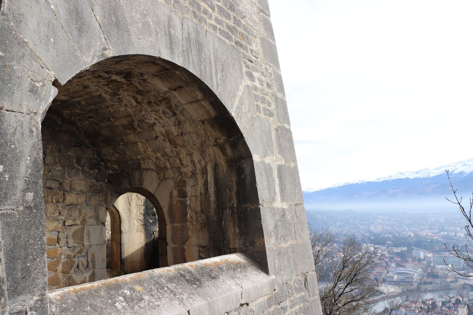 Canon EOS 200D (EOS Rebel SL2 / EOS Kiss X9) sample photo. Architecture, moutain, clouds photography
