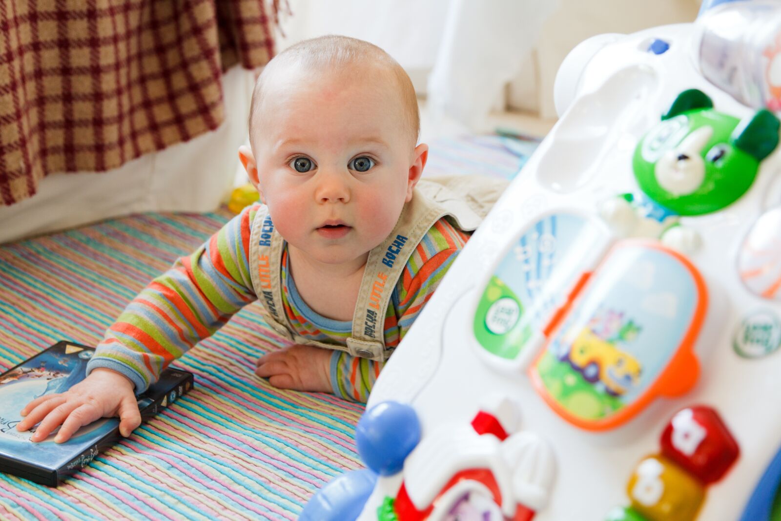 Canon EOS 5D Mark II sample photo. Baby, near, plastic, toy photography