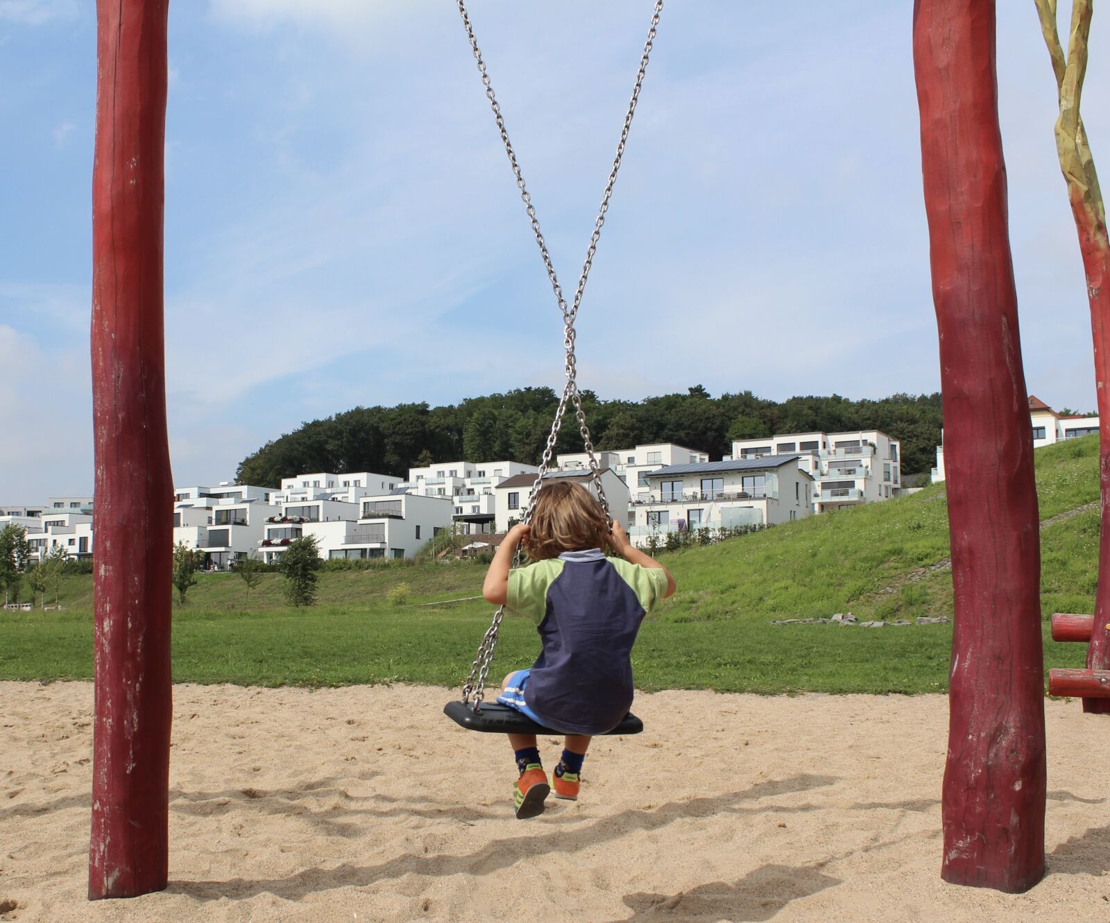 Canon EOS 600D (Rebel EOS T3i / EOS Kiss X5) sample photo. Child, rock, play photography