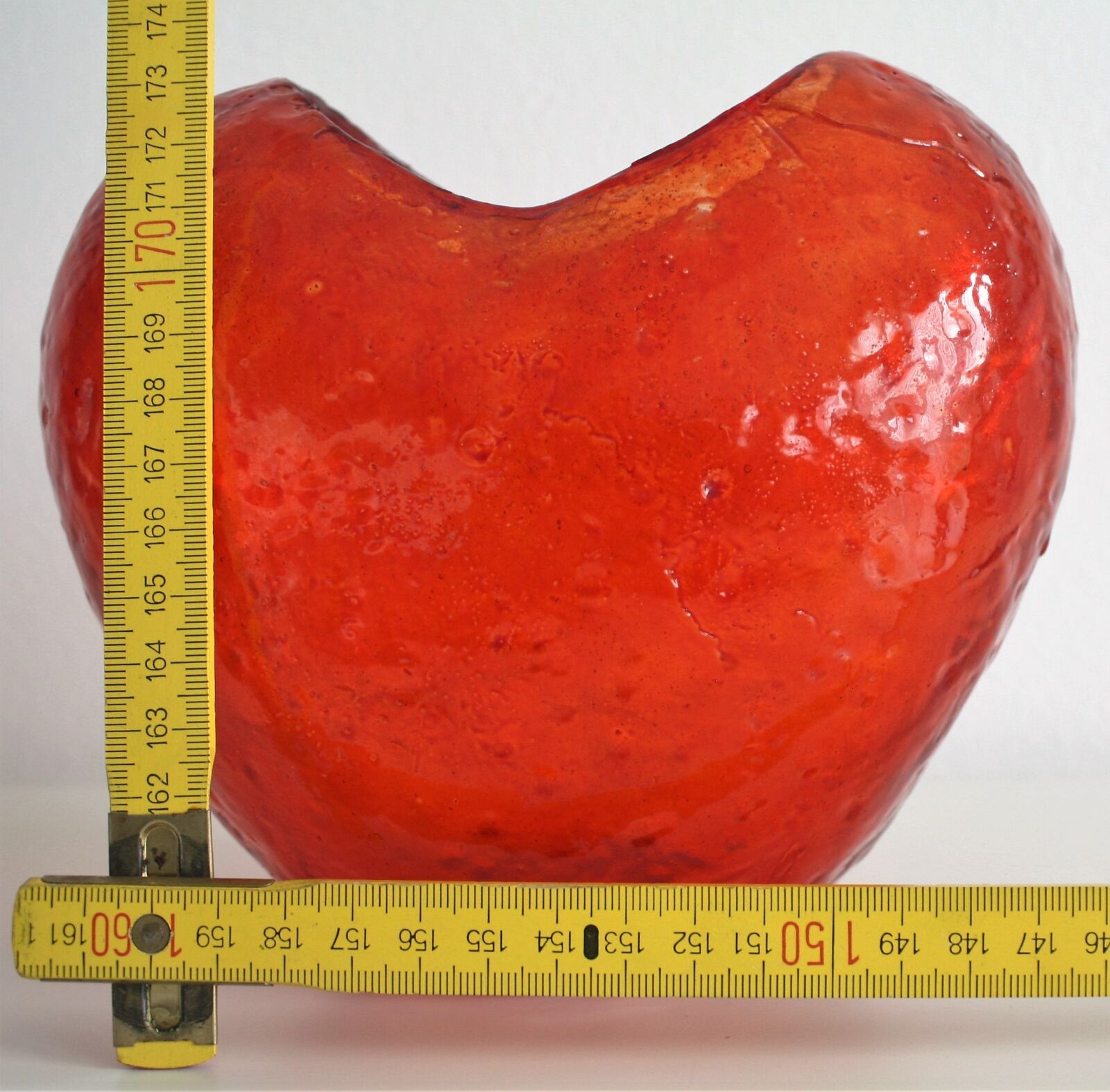 Canon EOS 450D (EOS Rebel XSi / EOS Kiss X2) sample photo. Heart, folding rule, size photography