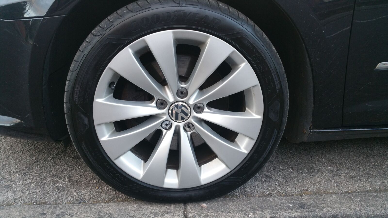 Samsung Galaxy Note4 sample photo. Alloy rim, vw wheel photography