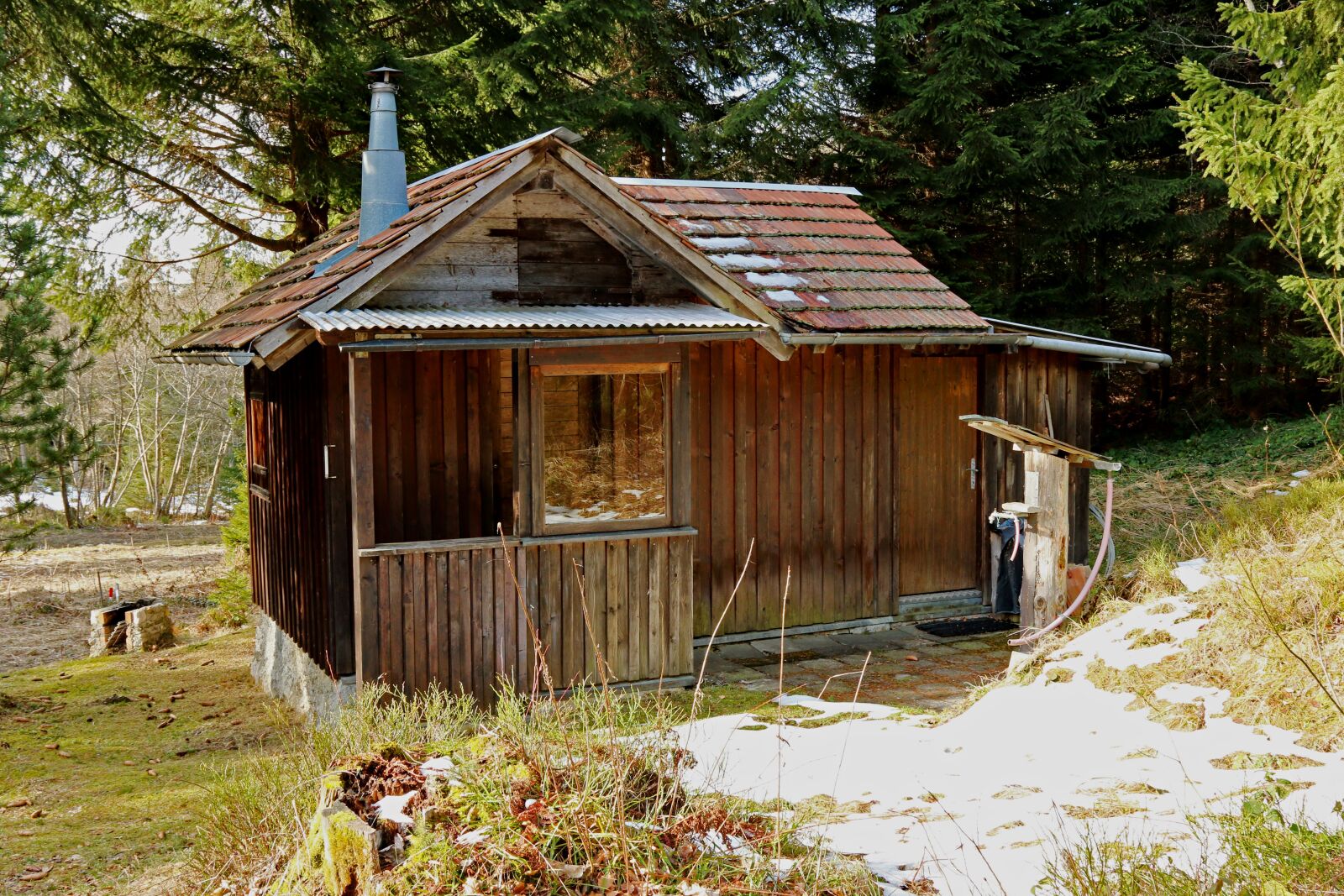 Canon EOS 70D + Canon EF 24-105mm F4L IS USM sample photo. Holiday house, forest, mountain photography