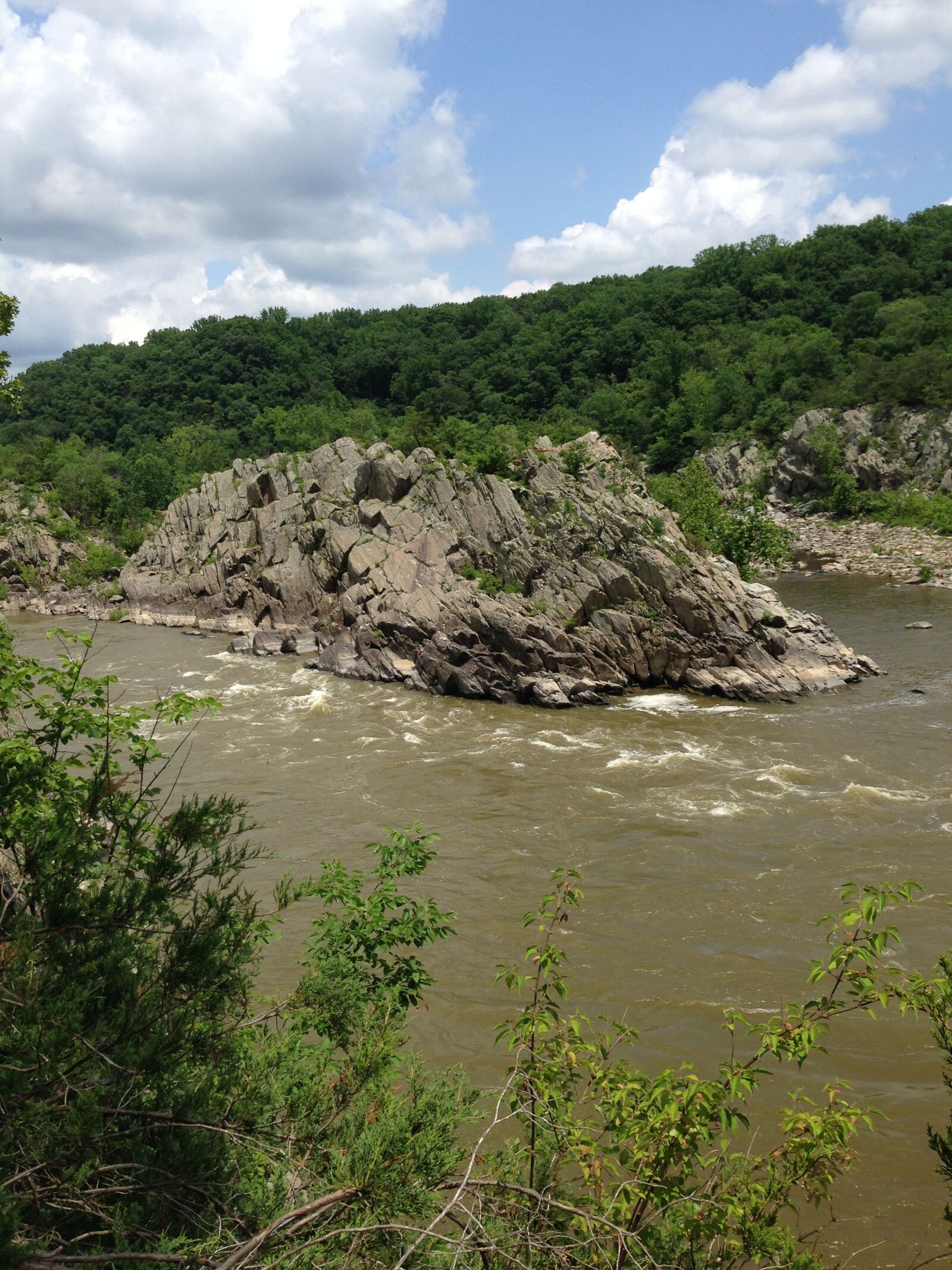 iPhone 5 back camera 4.12mm f/2.4 sample photo. River, nature, rocks photography