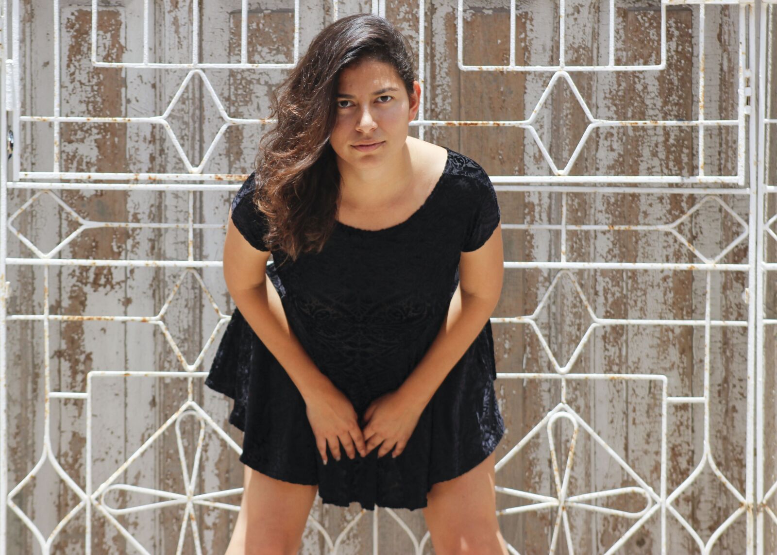Canon EOS 600D (Rebel EOS T3i / EOS Kiss X5) sample photo. Black dress, women, hair photography