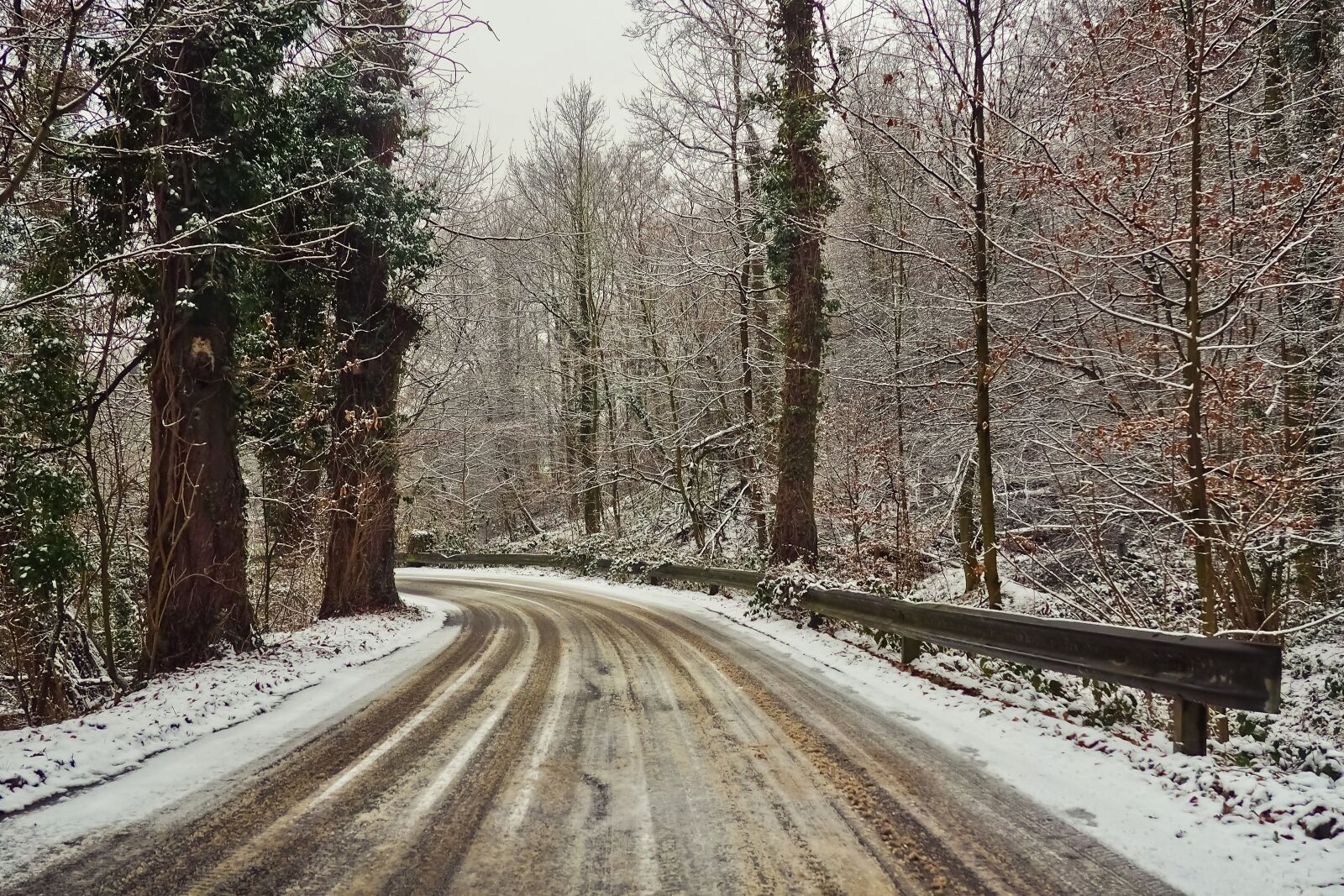Olympus OM-D E-M10 sample photo. Road, winter, snow photography