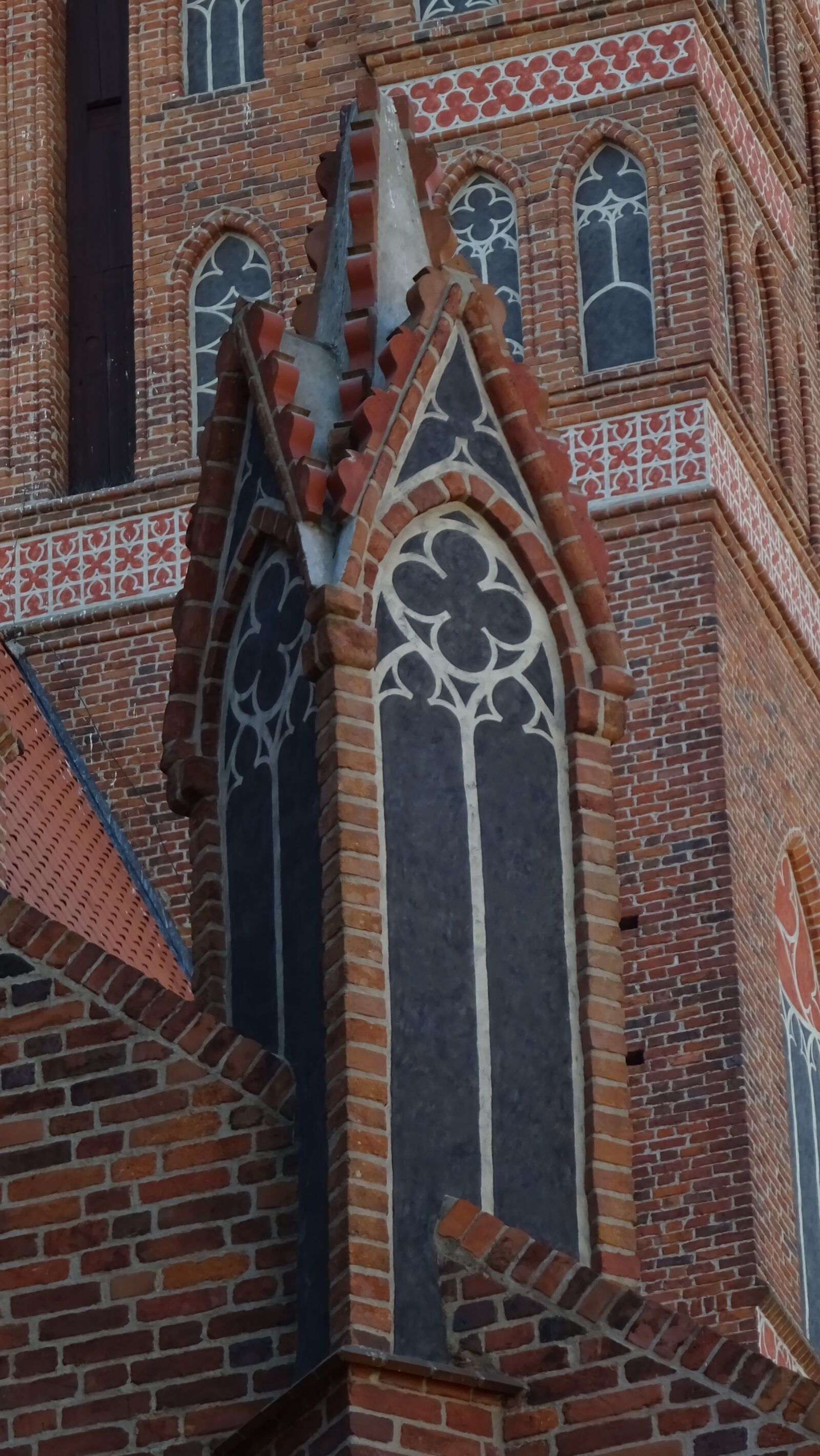 Sony DSC-HX60 sample photo. Architecture, gothic, brick photography