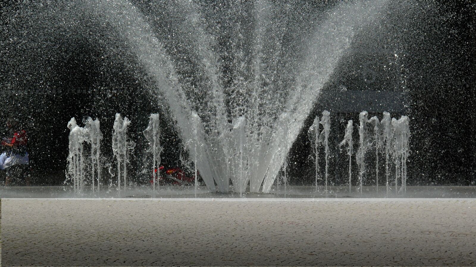 Leica V-LUX 1 sample photo. Fountain, water, water games photography
