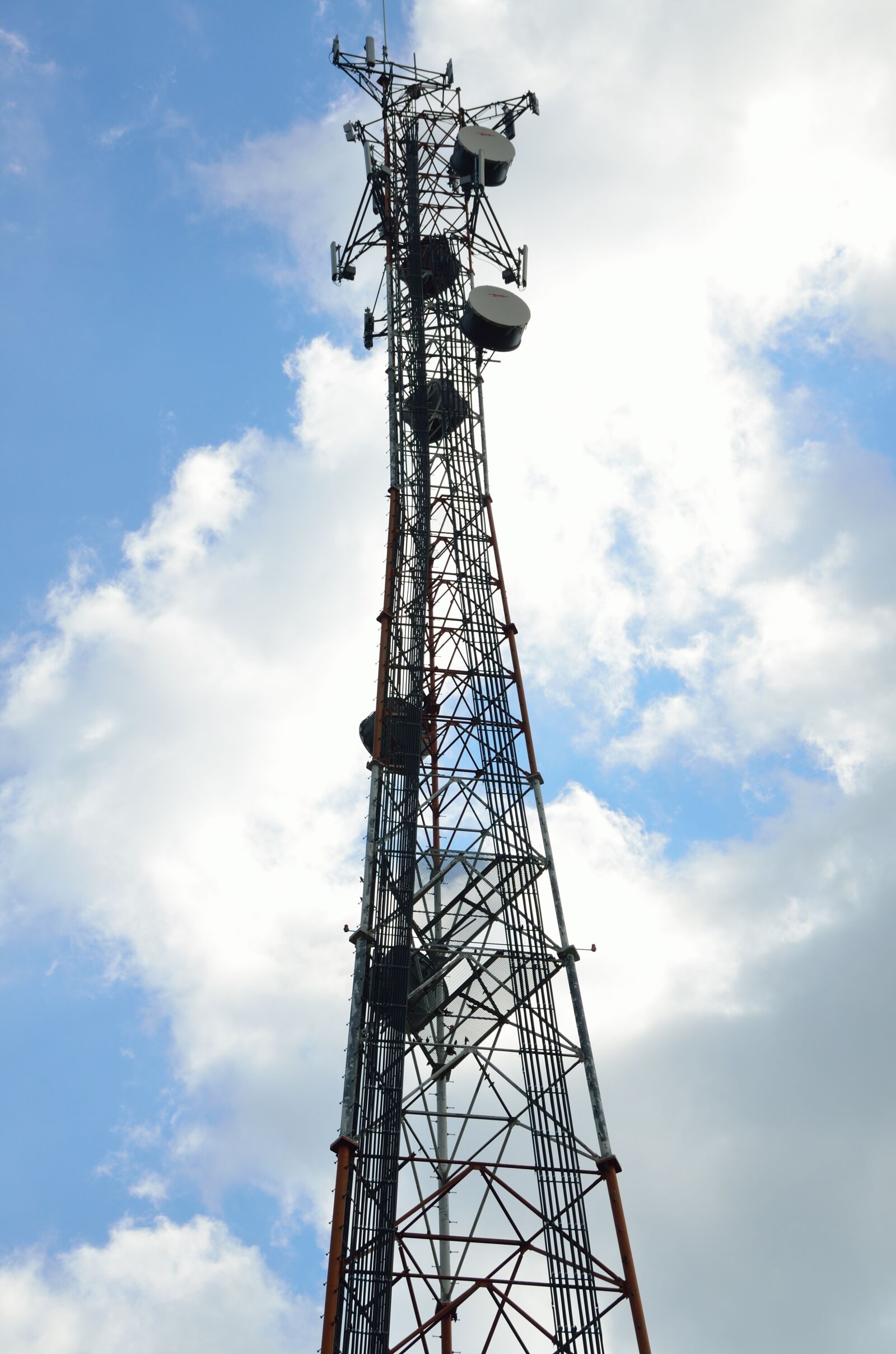 Nikon D7000 sample photo. Microwave tower, communication, tower photography