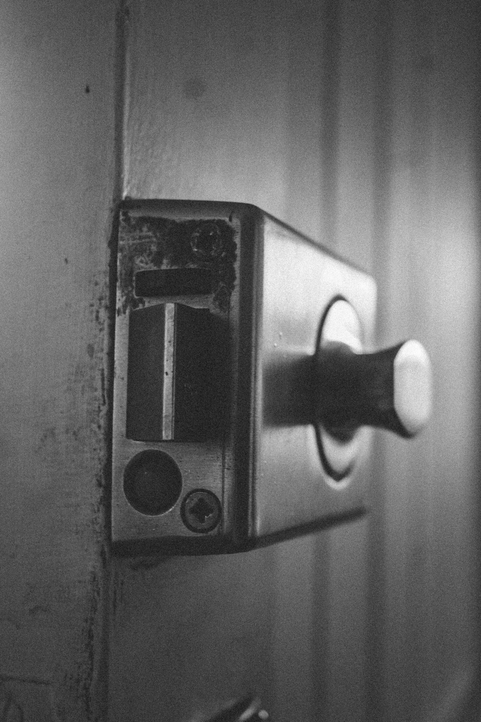 Canon EOS 20D sample photo. B, w, crack, door photography