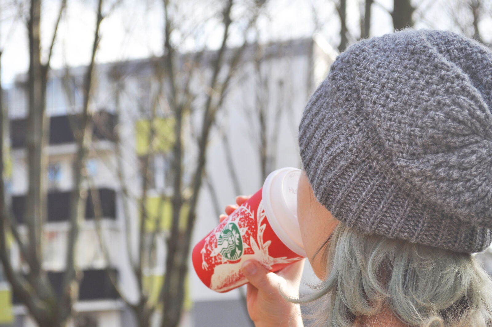Nikon D90 sample photo. Woman, holding, a, cup photography