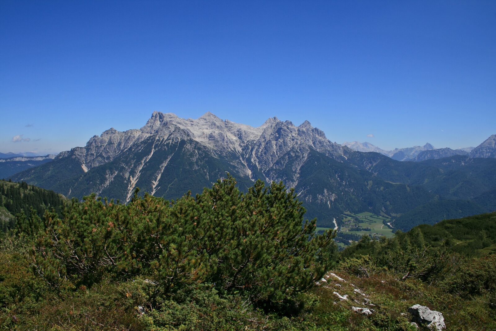 Canon EOS 400D (EOS Digital Rebel XTi / EOS Kiss Digital X) sample photo. Mountains, hiking, panorama photography