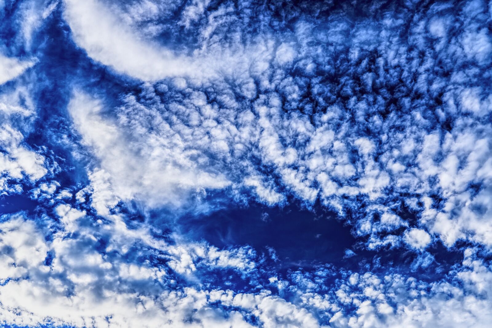 Sony a6300 + Sigma 30mm F2.8 EX DN sample photo. Clouds, fleecy, sky photography