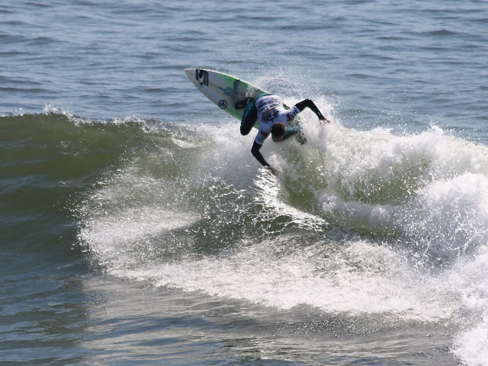Canon EOS 400D (EOS Digital Rebel XTi / EOS Kiss Digital X) sample photo. Surfer, surfing, huntington photography