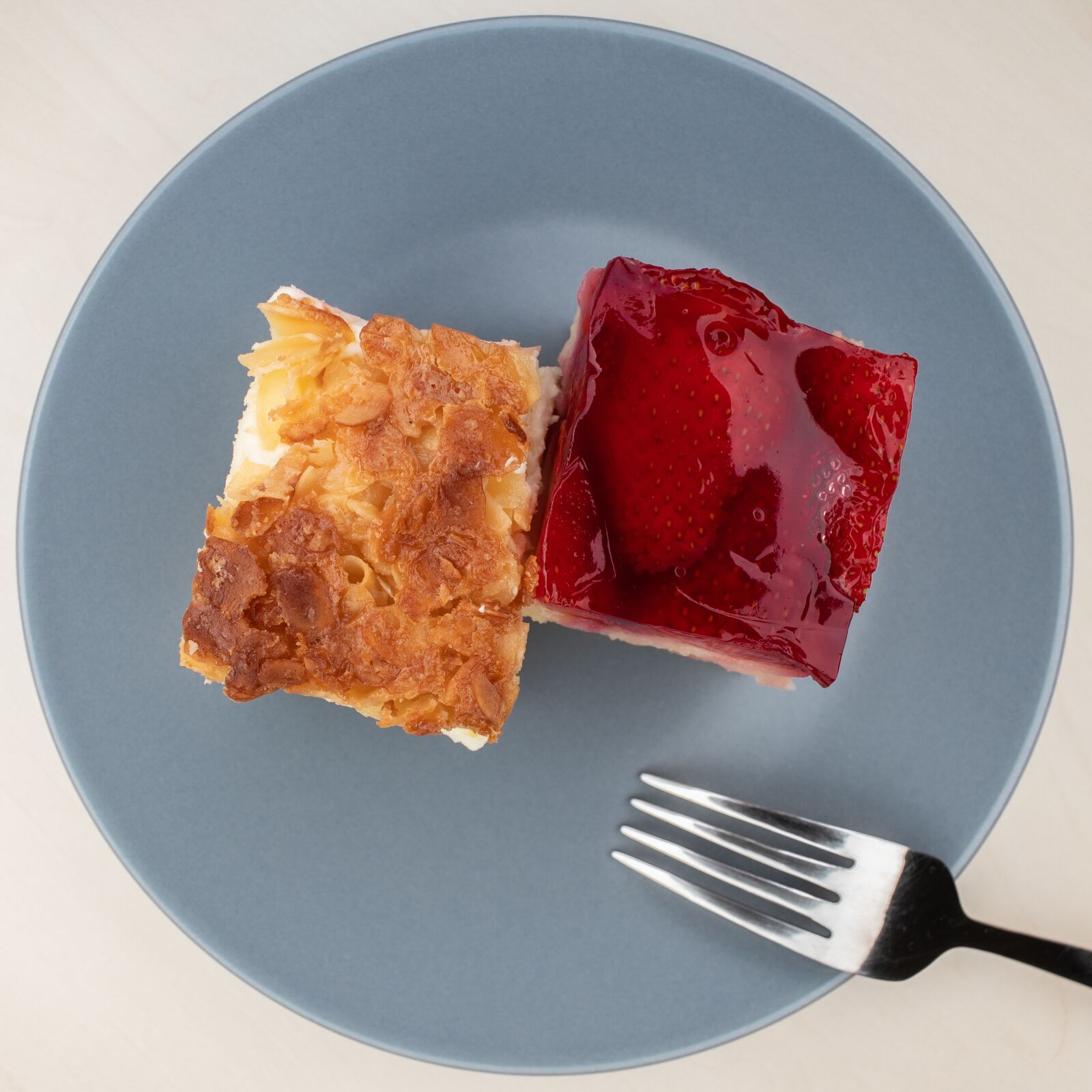Canon EOS 80D sample photo. Cake, plate, eat photography