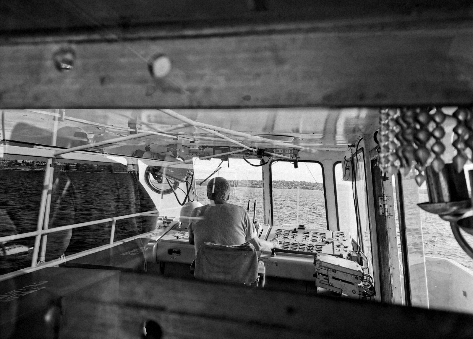 HUAWEI P30 sample photo. Black and white, sailor photography