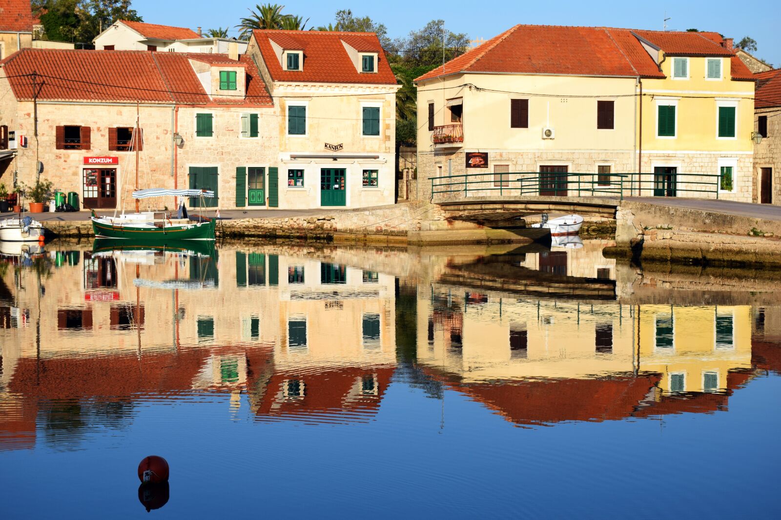 Nikon D5300 sample photo. Reflections, houses, adriatic photography