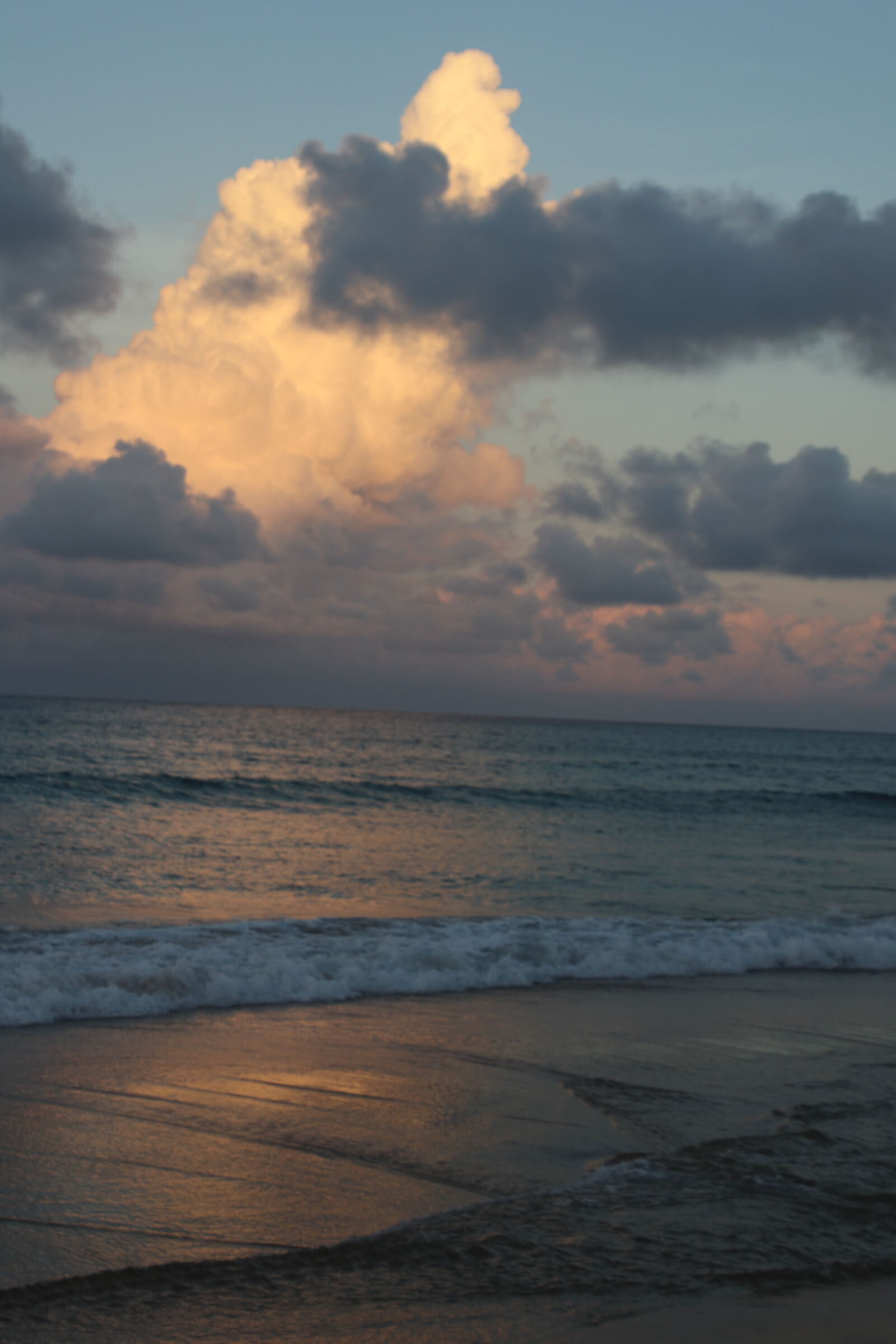 Canon EOS 7D Mark II sample photo. Beach, blue, clouds, holiday photography