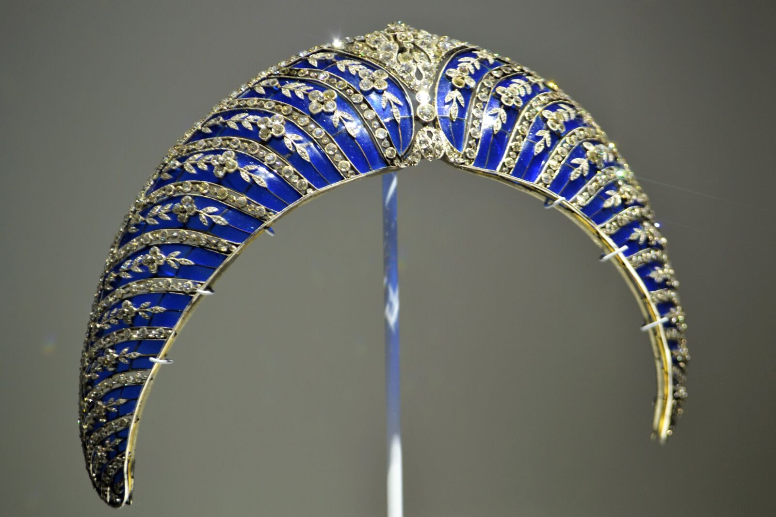 Nikon D3100 sample photo. Crown, diamonds, jewelry photography