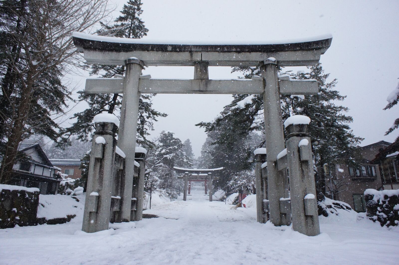 Sony Alpha NEX-3 + Sony E 16mm F2.8 sample photo. Hirosaki, rock wood mountain photography