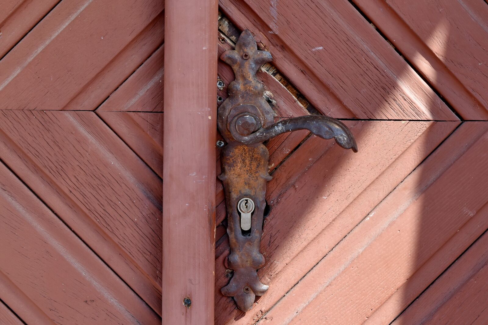 Nikon D5500 sample photo. Wood, device, fastener, latch photography