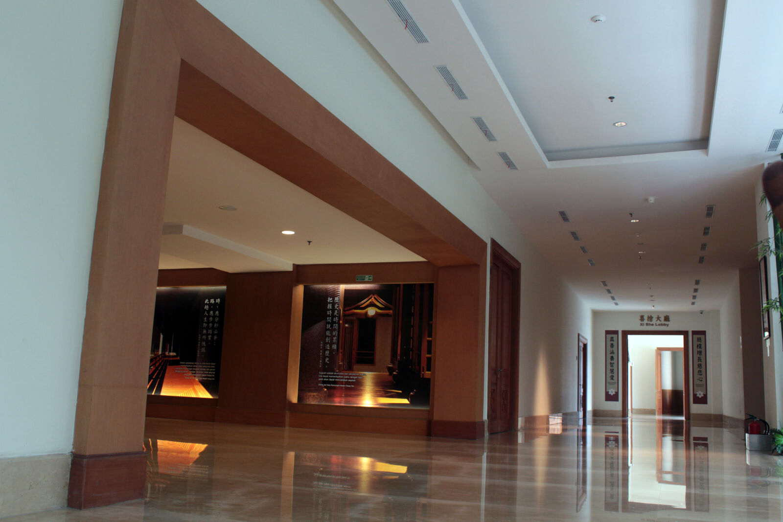 Canon EOS 650D (EOS Rebel T4i / EOS Kiss X6i) sample photo. Waiting, room photography