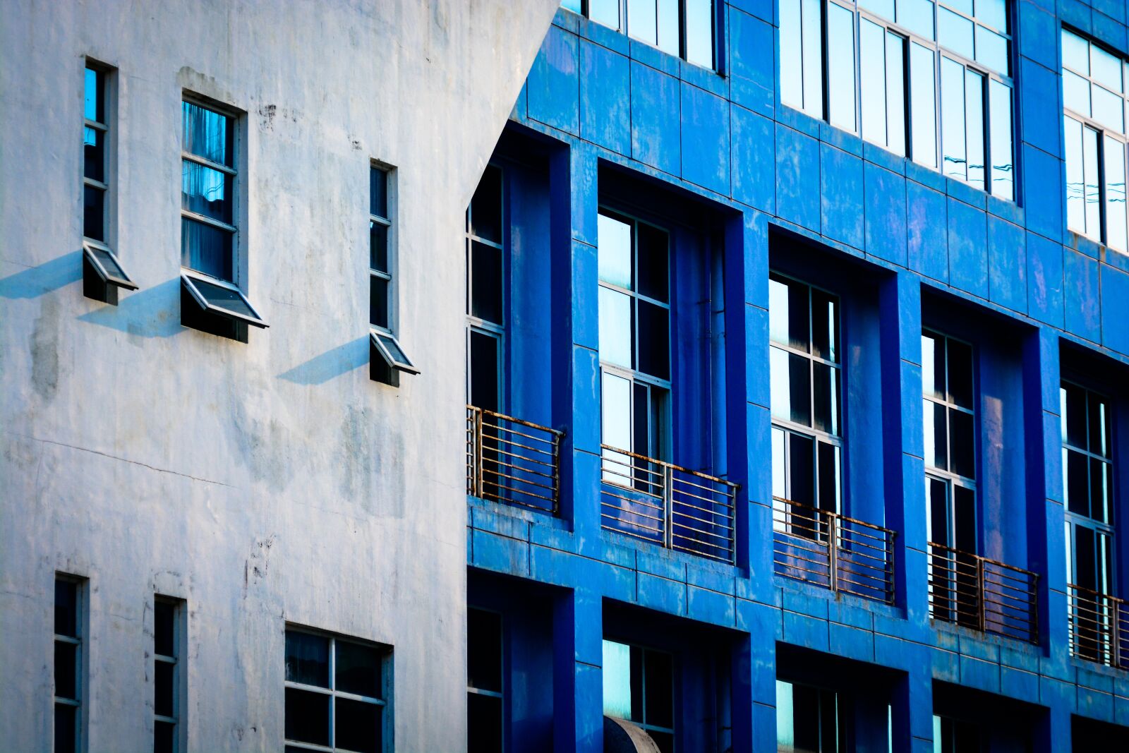Nikon D7100 sample photo. Building, window, glass photography