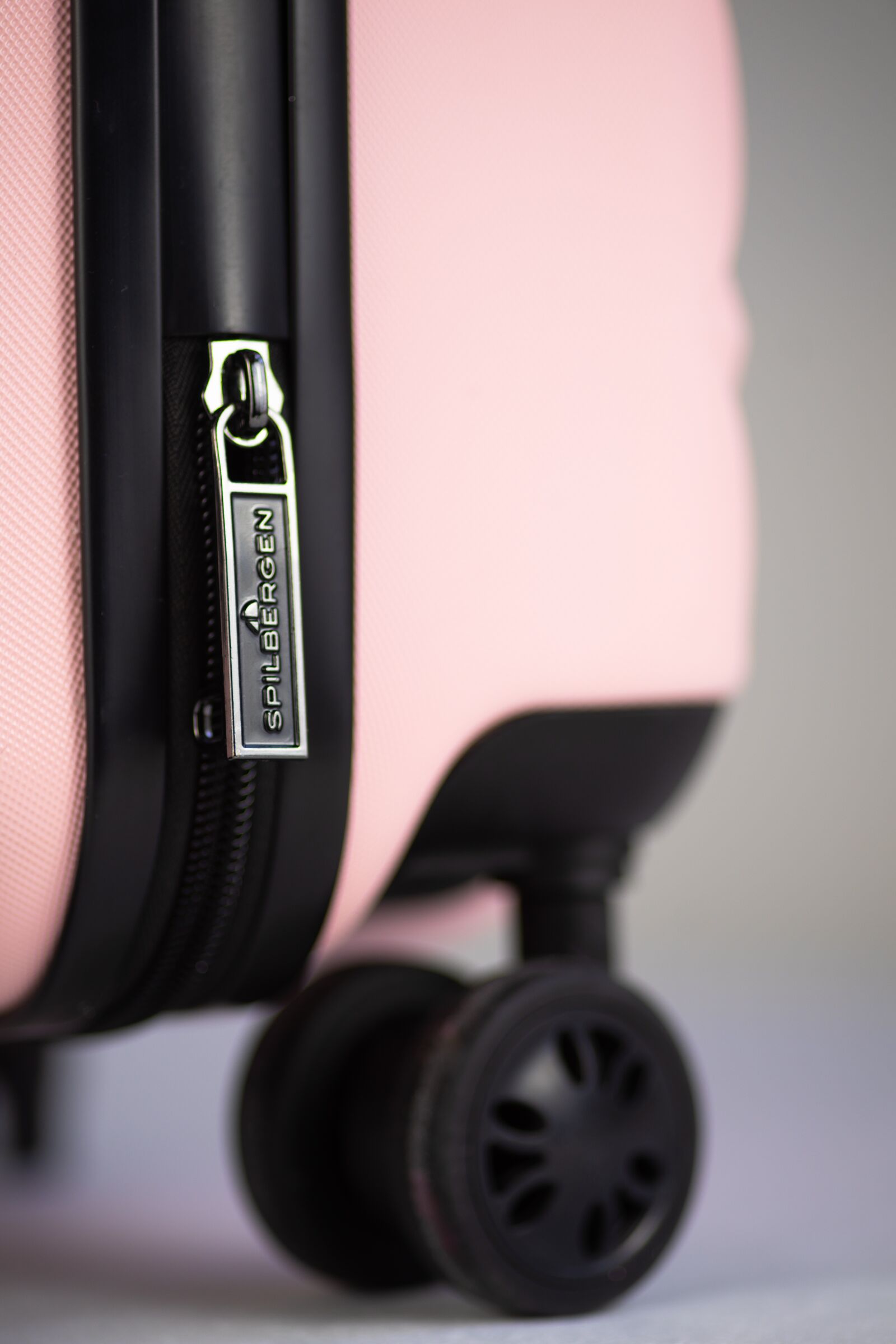 Sony a7 sample photo. Suitcase, pink holiday, travel photography