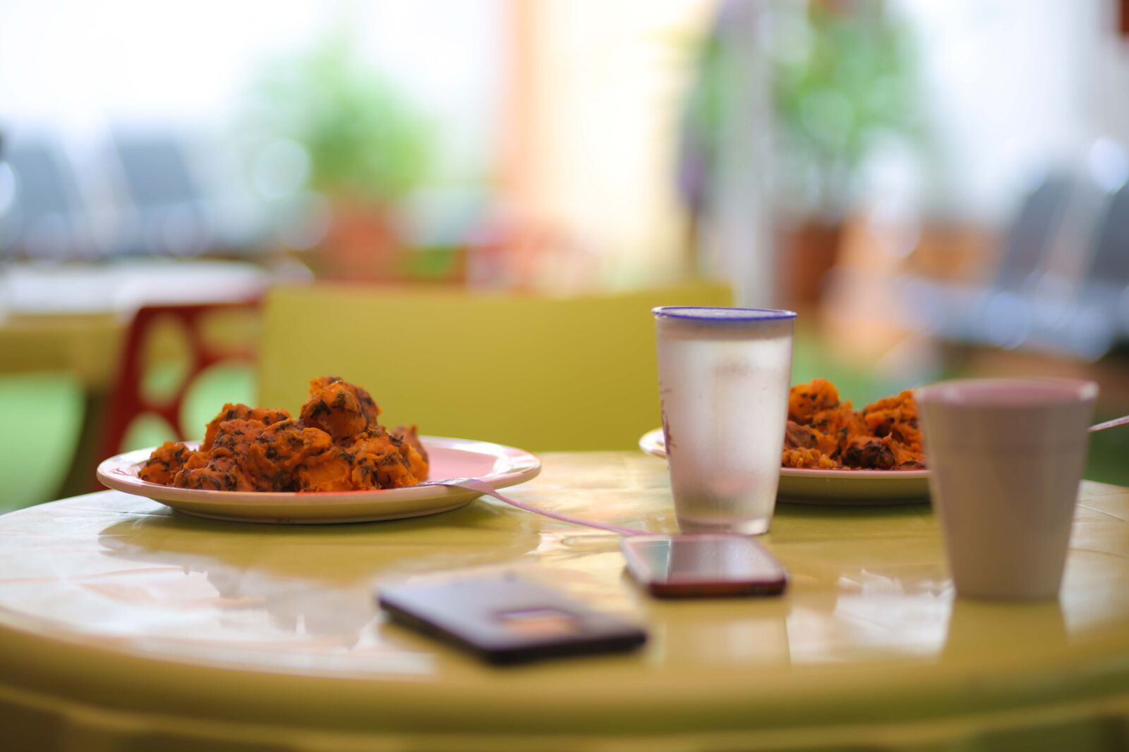 Canon EF 85mm F1.8 USM sample photo. Android, phone, catering, food photography