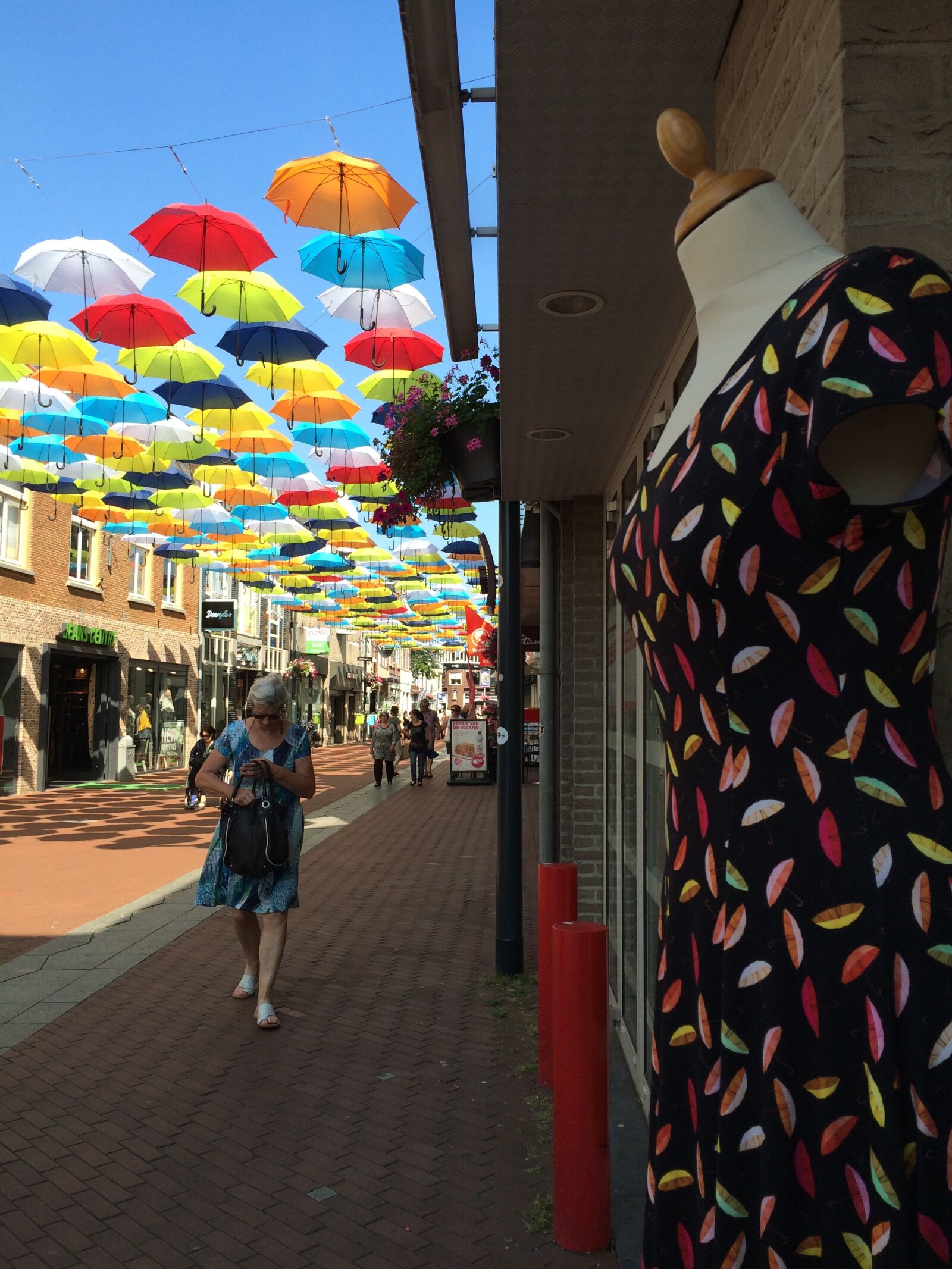 iPhone 5s back camera 4.15mm f/2.2 sample photo. Umbrella theme, centre of photography