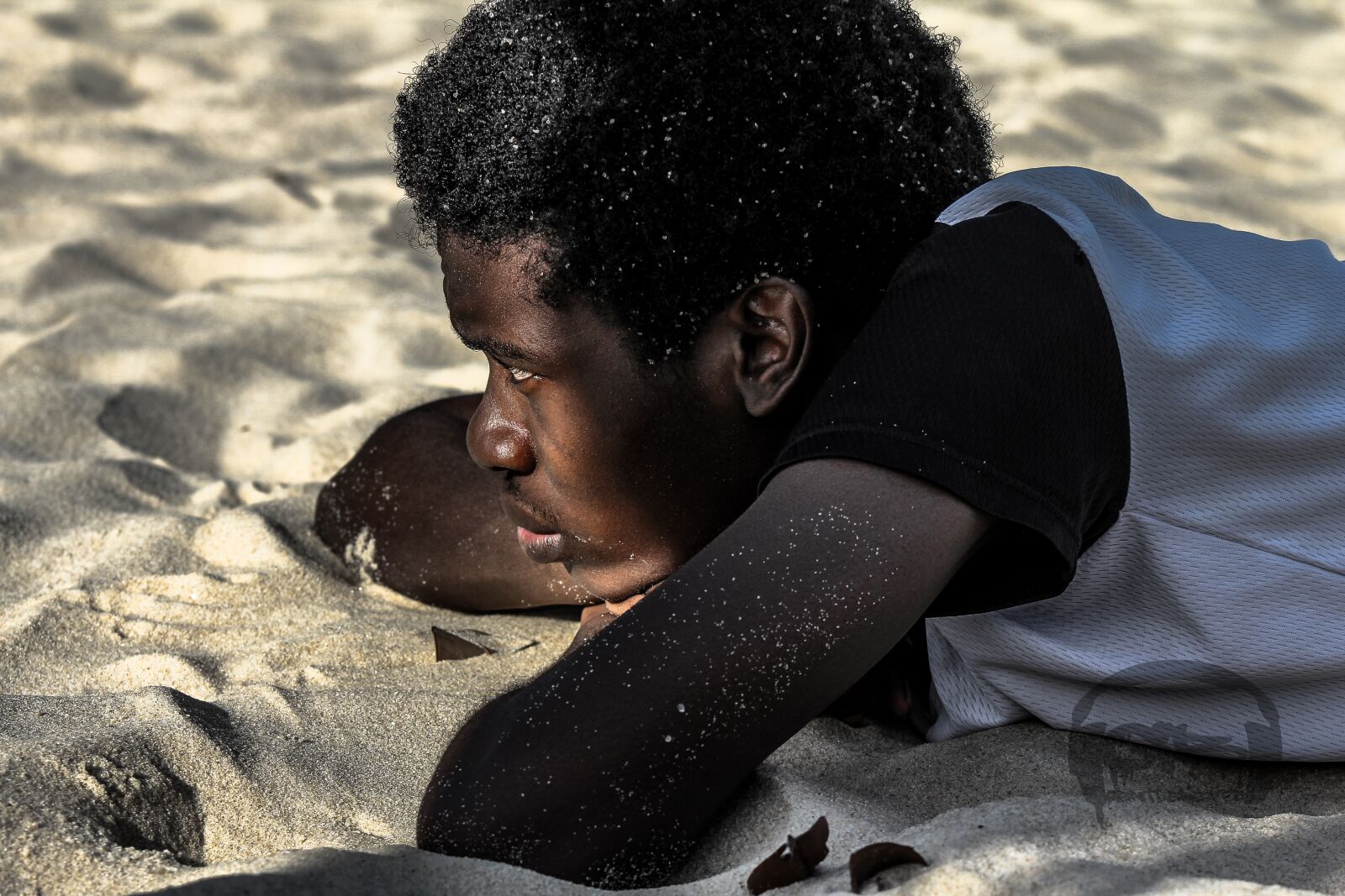 Canon EOS 550D (EOS Rebel T2i / EOS Kiss X4) + Canon EF 75-300mm f/4-5.6 sample photo. Man, sand, afro photography