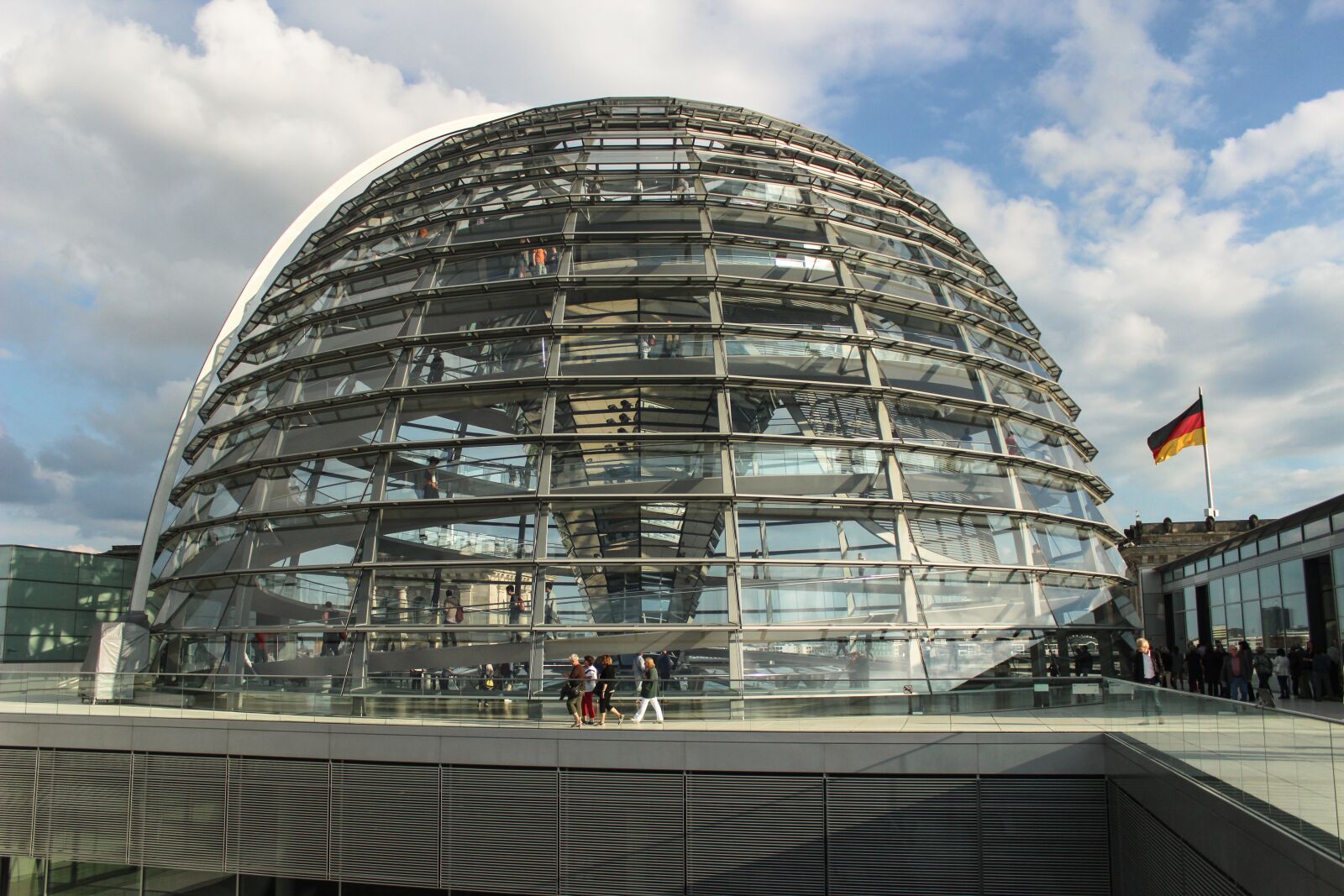 Canon EOS 600D (Rebel EOS T3i / EOS Kiss X5) sample photo. Berlin, bundestag, reichstag photography