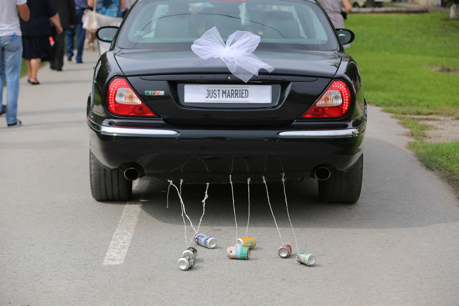 Canon EOS 5D Mark III sample photo. Car, crowd, luxury, marriage photography