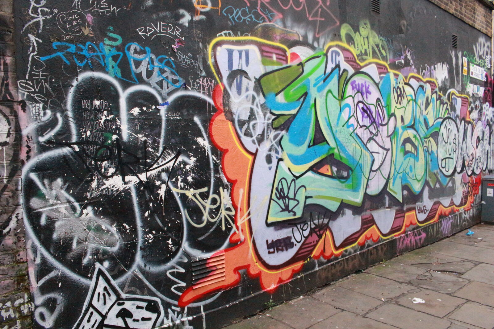Canon EOS 100D (EOS Rebel SL1 / EOS Kiss X7) sample photo. City, graffiti, london, shoreditch photography