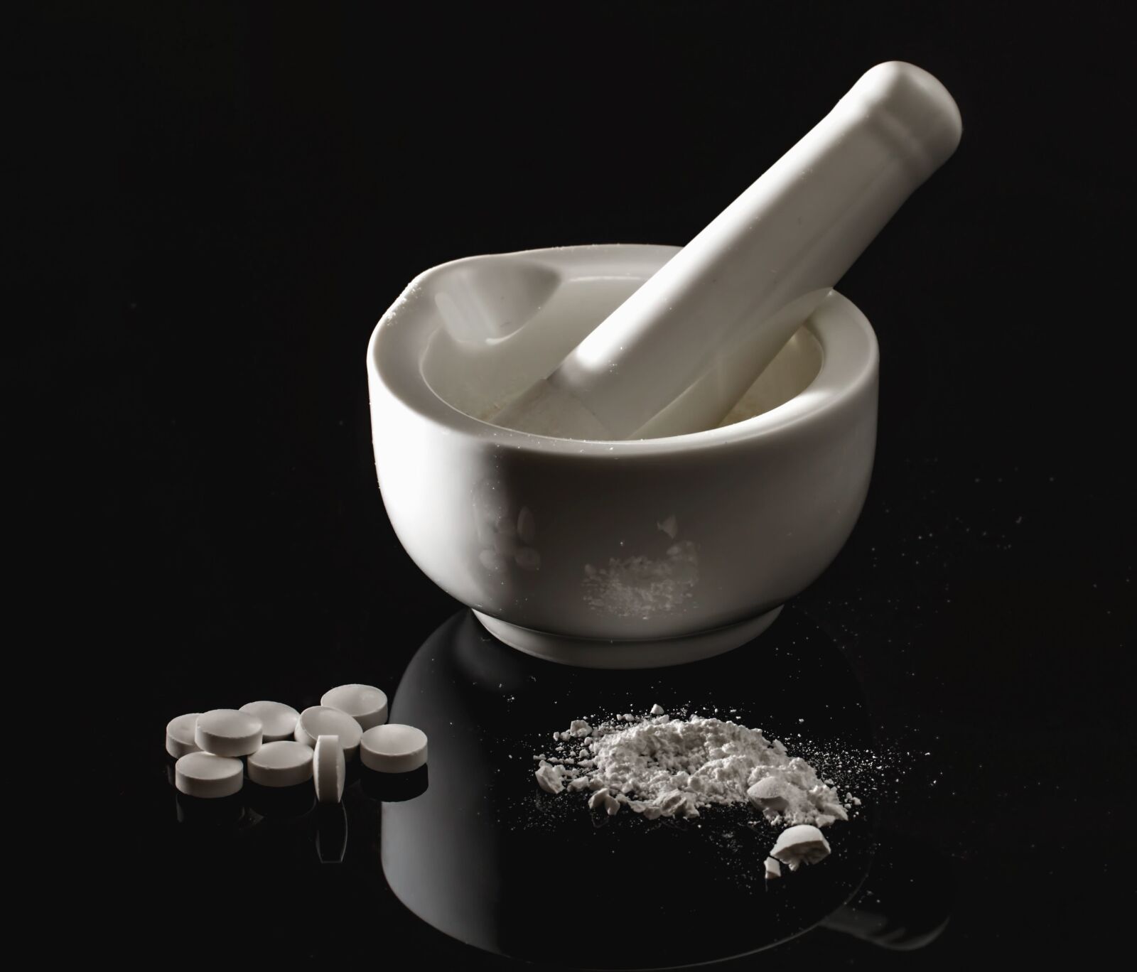 Canon EOS 70D sample photo. Bowl, powder, medicine, chemistry photography