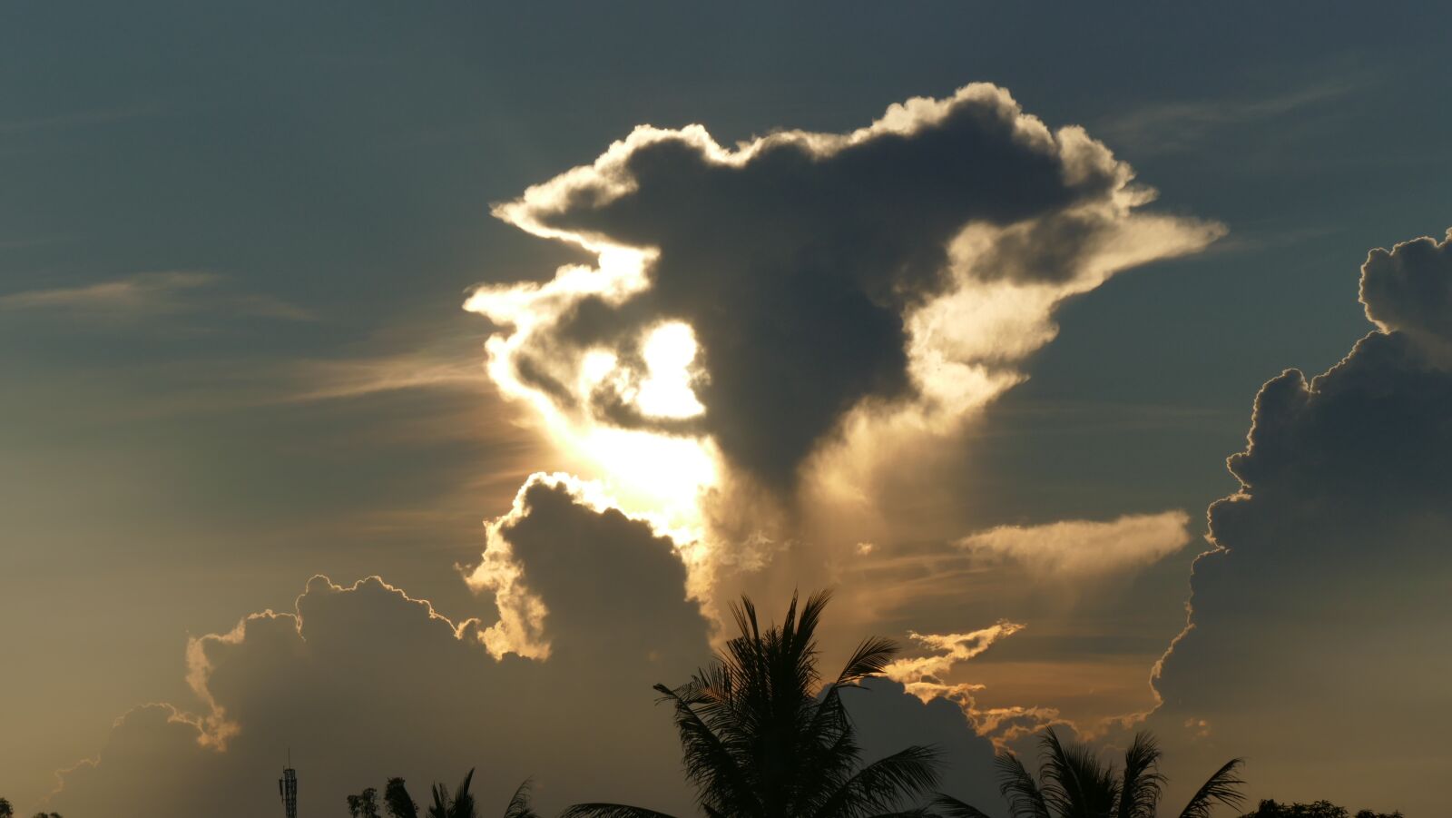Panasonic Lumix DMC-FZ1000 sample photo. Sky, cloud, nature photography