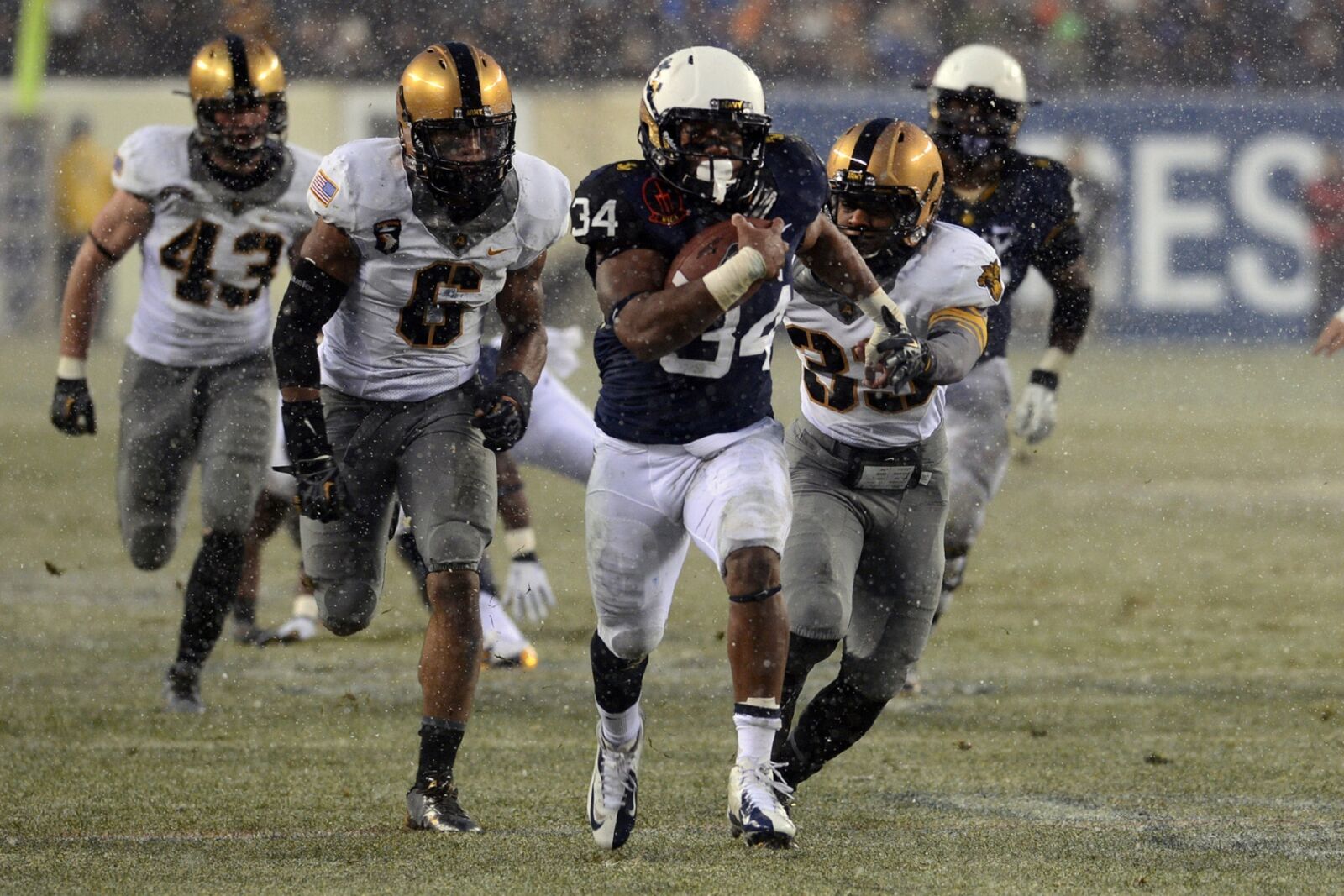 Nikon D4 sample photo. Football, american, game photography
